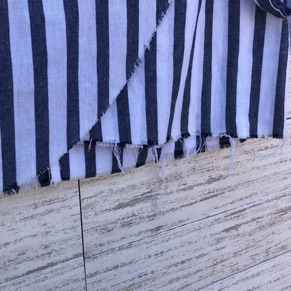 Mint Vanilla distressed skirt | SIZE 8 - Picture 4 of 7